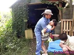 Massagem de uma novinhos amador puta garota e girando Palácio na buceta peluda