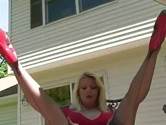 Jovem fode sexo amador no onibus com seu treinador