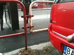 Ela colocou uma vara esquelética rígida em uma cadela asfônica com seu porno tube amador ânus