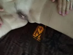 Homem amável fode seu amante com um pau grande xnxx videos amadores na mesa