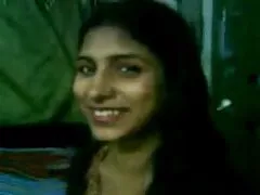 Quatro meninas entreter um homem sex amadora neste resort