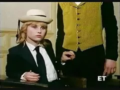 Sua irmã encontrou seu melhores sexo caseiro irmão na vagina e decidiu ajudá-la, e minha mãe se juntou a ela