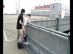 Senhoras melhores caiu na net maduras podem saltar com entusiasmo em vigas flexíveis