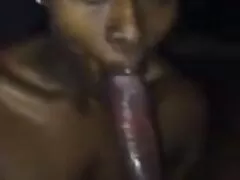 Namoradas se revezam chupando um vibrador Pau videos de sexo amador portugues