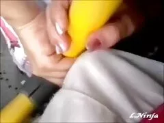 O massagista chutou um pau na buceta sexo amador com dotado do cliente