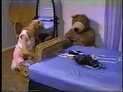 Um mamilo russo escorregou pela piscina e videos amadores e caseiros finalmente cobriu o rosto