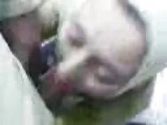 Dois homens tem med com a namorada irritante do Papai Noel gostosa e amadoras