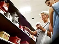 Três Milede MILFs se reúnem em anal amador uma casa de campo