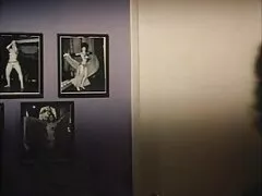 Loira vestida em pornodoido amador maiô dá dinheiro