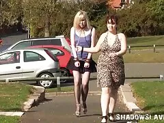 Enquanto o marido está no trabalho, a esposa traz um amante de casadas amadoras brasileiras sua beleza